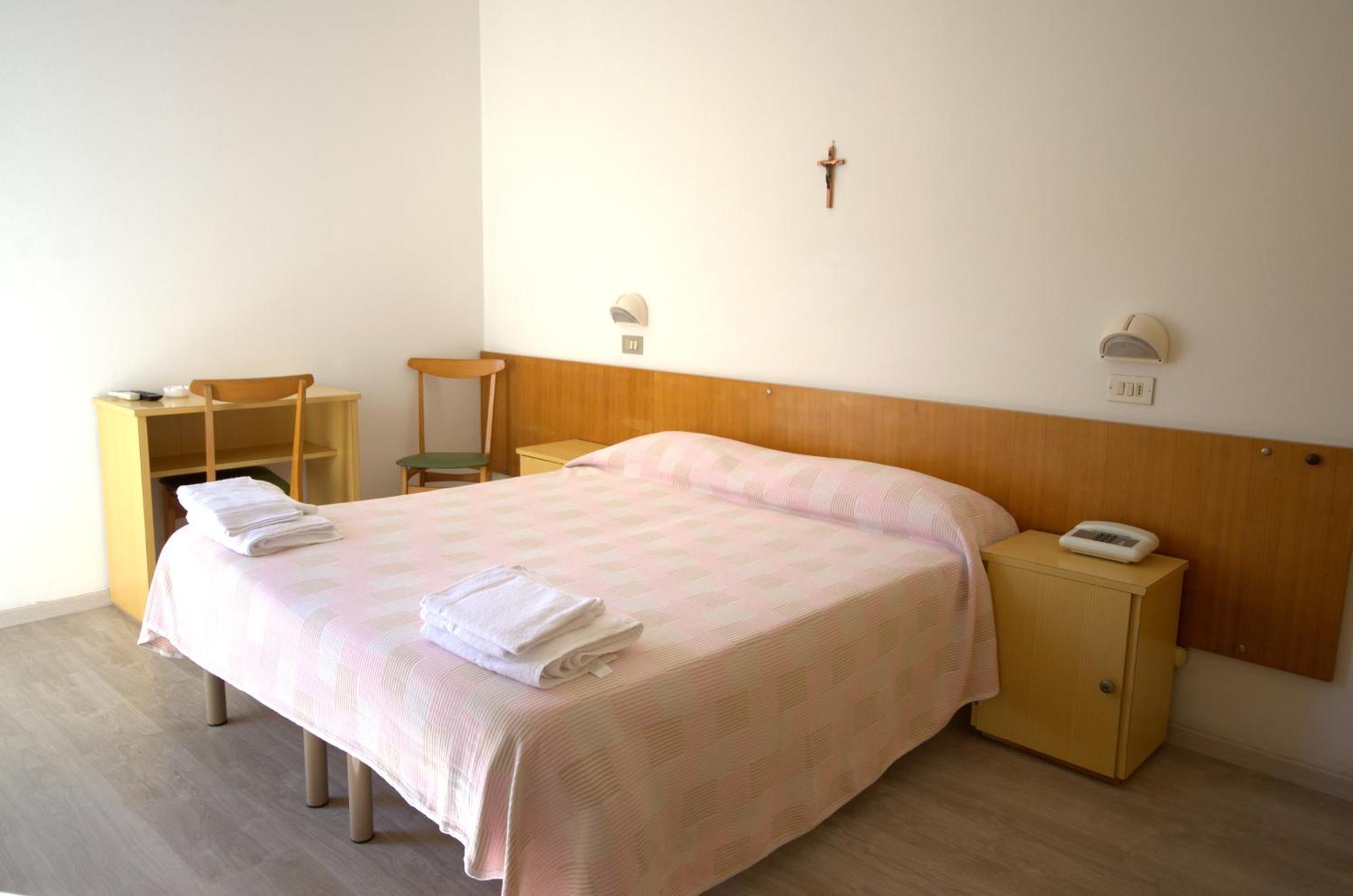 Hotel Villa Alberta B&B Cesenatico Quarto foto
