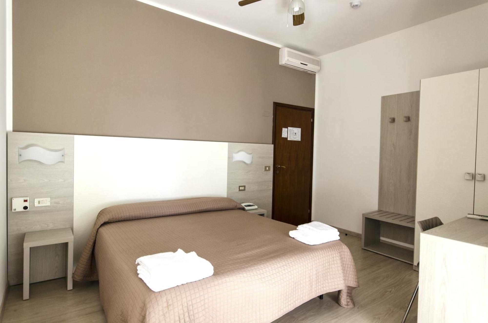Hotel Villa Alberta B&B Cesenatico Quarto foto