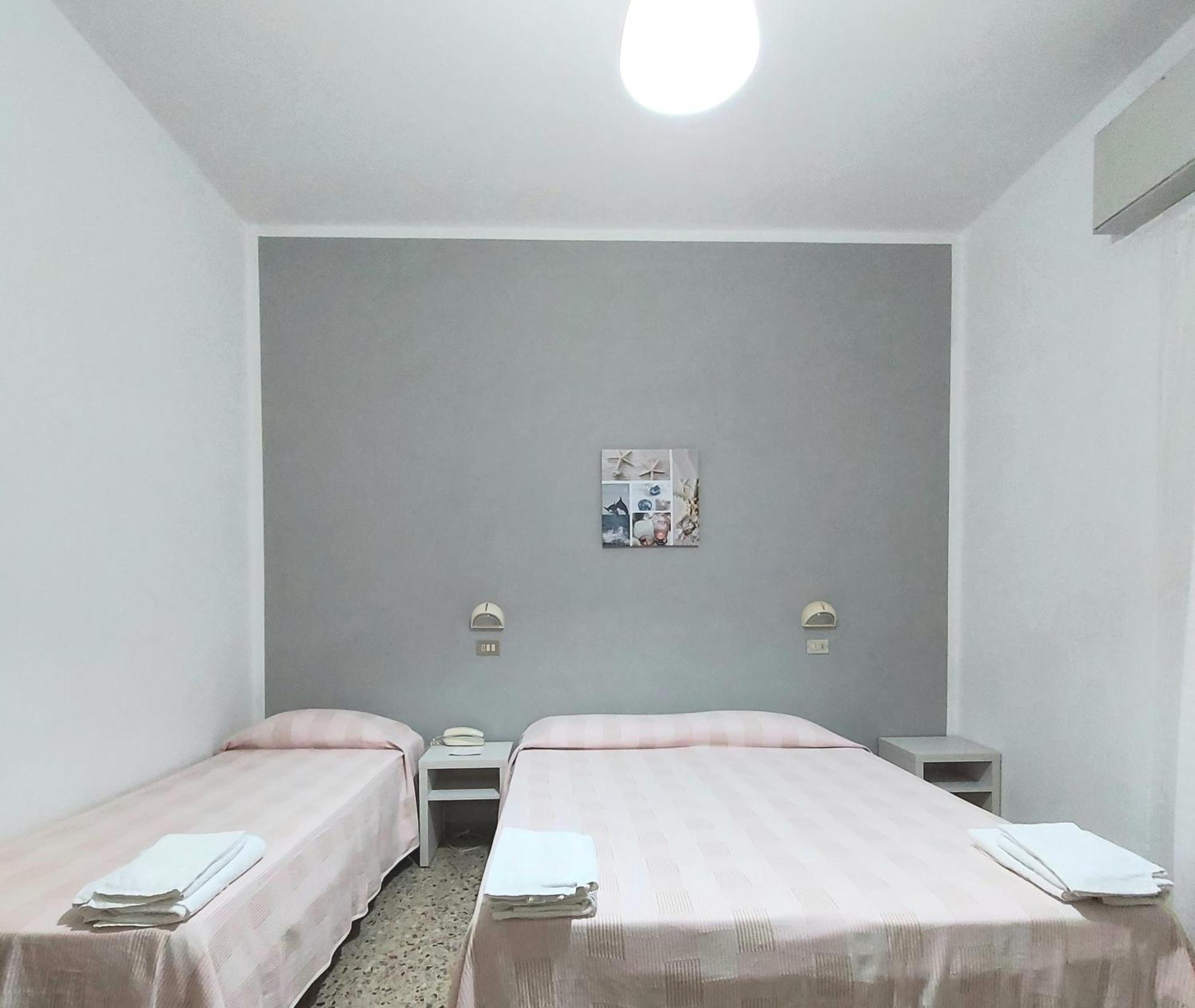 Hotel Villa Alberta B&B Cesenatico Quarto foto