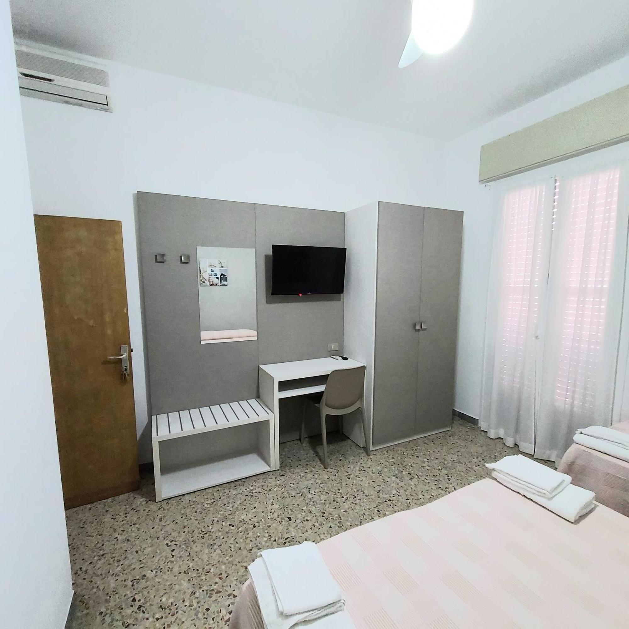 Hotel Villa Alberta B&B Cesenatico Quarto foto